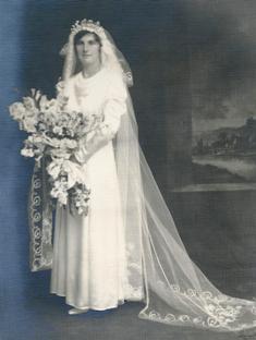 Ella May Davis nee Jackson wedding day.jpg